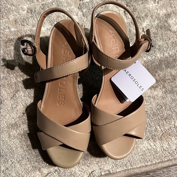 AEROSOLES Women's Beige Sandals - Picture 1 of 3